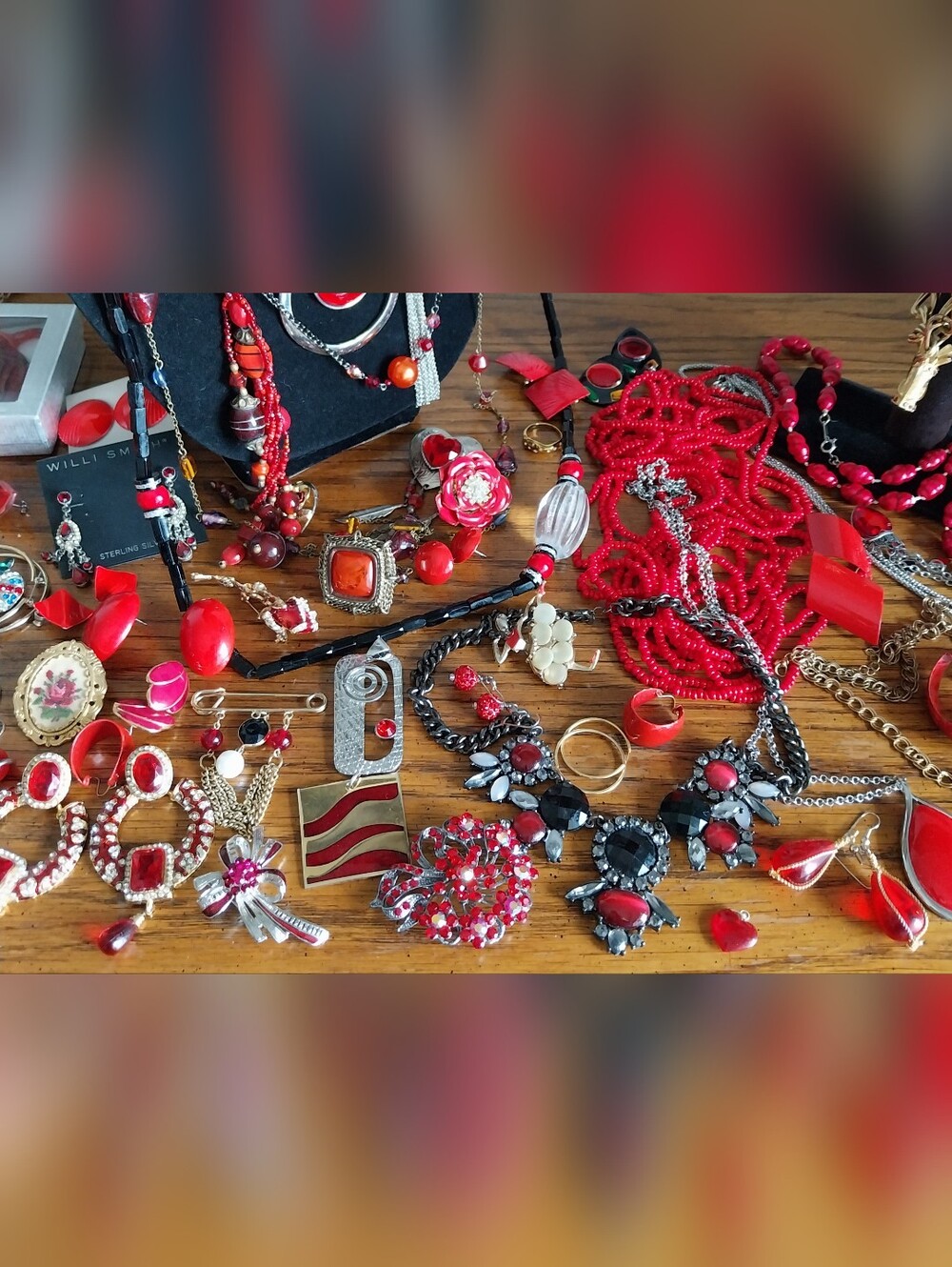 Vintage Jewelry Box Filled with Red Costume Jewelry - Picture 5 of 11